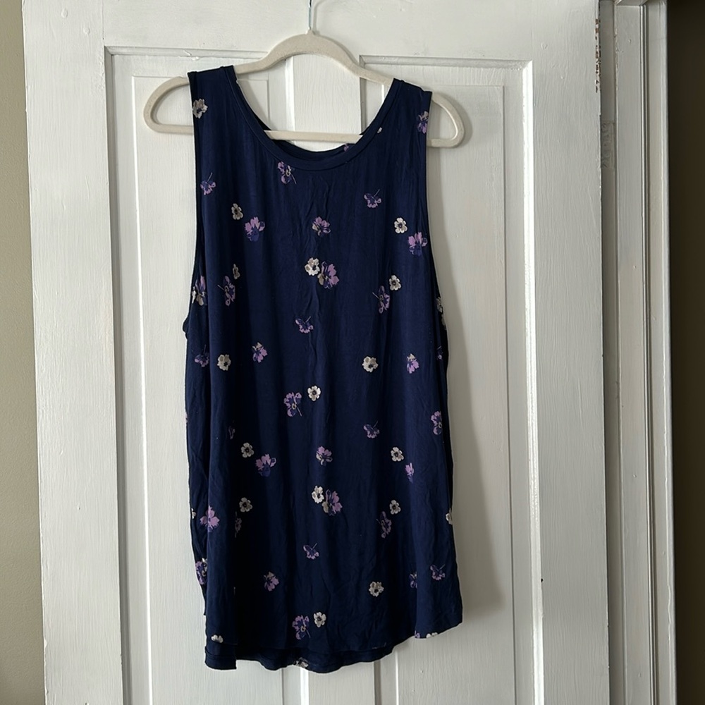 2 for 1. Comfy flower tops.